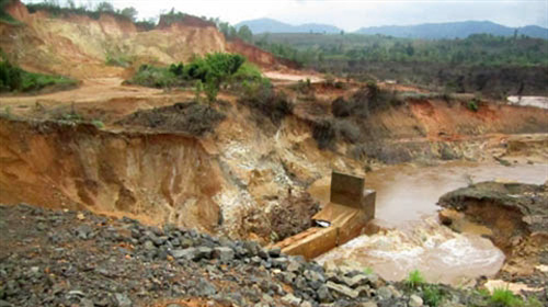 quangninh24h Gia Lai: Vỡ đập thủy điện, nhiều người bị nước cuốn