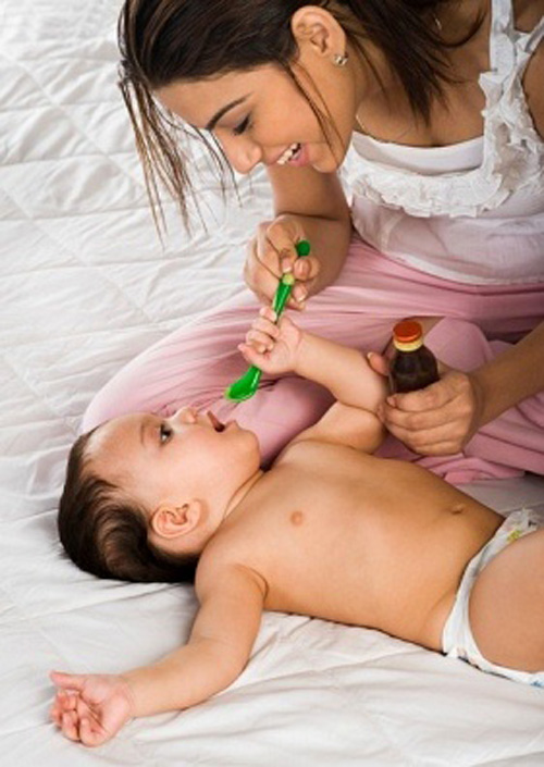 quangninh24h Sai lầm khi cha mẹ lạm dụng thuốc siro ho cho con