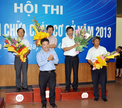 quangninh24h Công ty Xăng dầu B12 tổ chức hội thi thực hành chữa cháy