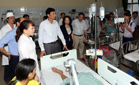 quangninh24h Chủ tịch UBND tỉnh Nguyễn Văn Đọc làm việc với Bệnh viện Đa khoa tỉnh